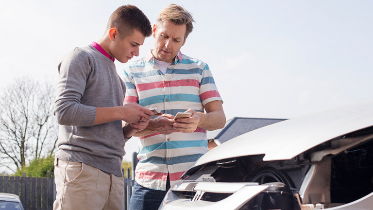 3_things_you_should_never_do_if_you_are_in_a_car_accident_478050934_842x474