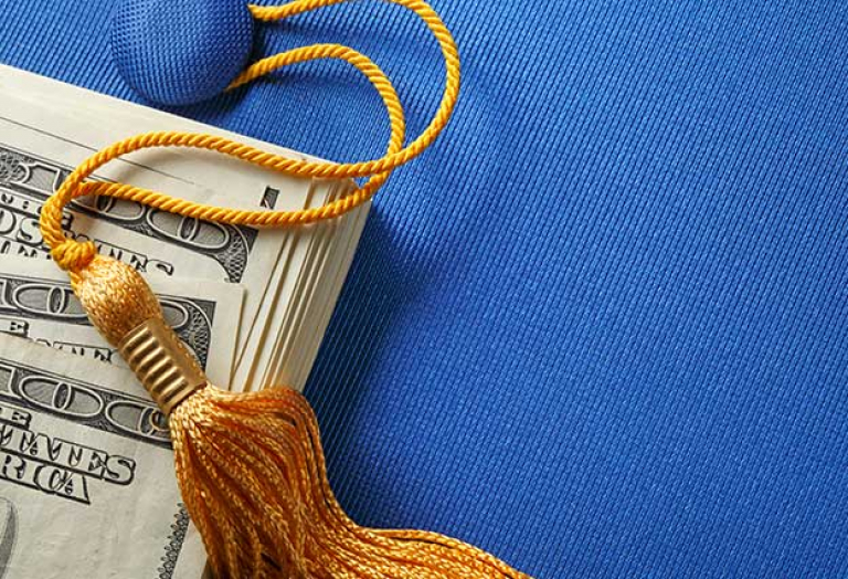 C047_Sweeps_Sallie_Mae_Scholarship_Giveaway_58601364_624x426